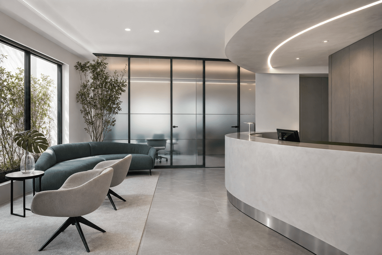 Recepção contemporânea com sofá verde-petróleo e luz natural